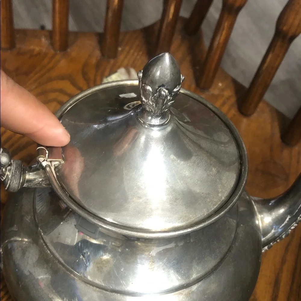 Vintage-Style Silver Plated Teapot - Elegant Coffee & Tea Server
